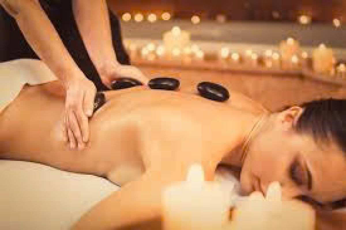 Massage body đá nóng